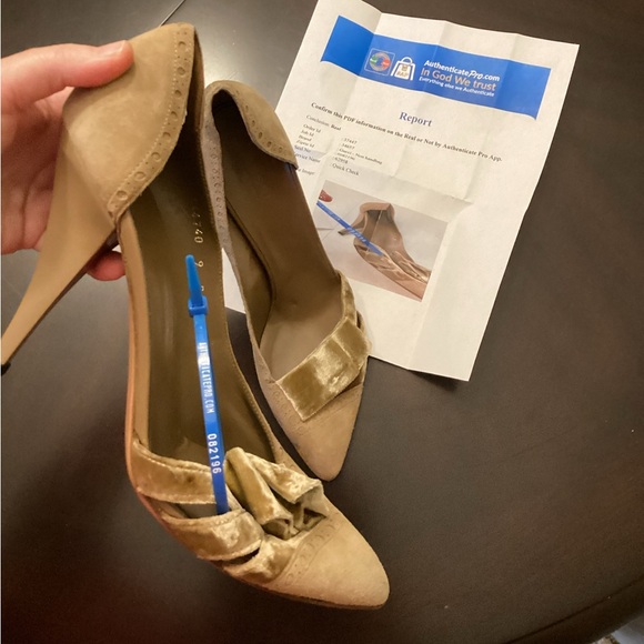 Gucci Beige Suede and Velvet Bow D’Orsay Pumps, Size 9B. - Picture 6 of 15